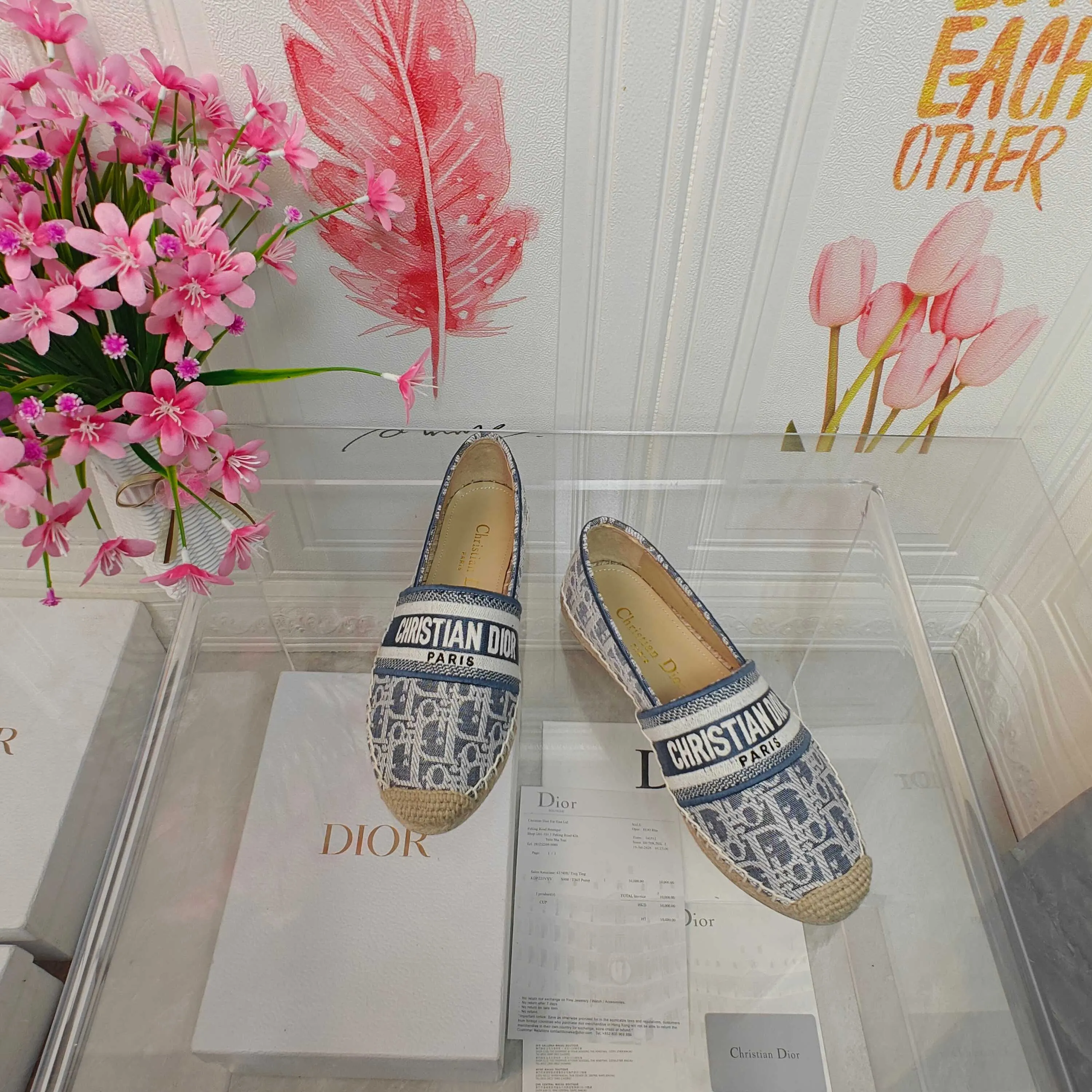 👟👟Ex-factory price 440👟👟 Top quality Dior Granville espadrille embroidery Upper: embroidered with "CHRISTIANDIOR" Craftsmanship: Purely hand-sewn hemp rope outsole Lining: Imported soft and breathable sheep lining with padded feet Code number: 35-40 (customized at 34.41.42) Outsole: Exclusive molded rubber outsole decorated with lucky star symbol